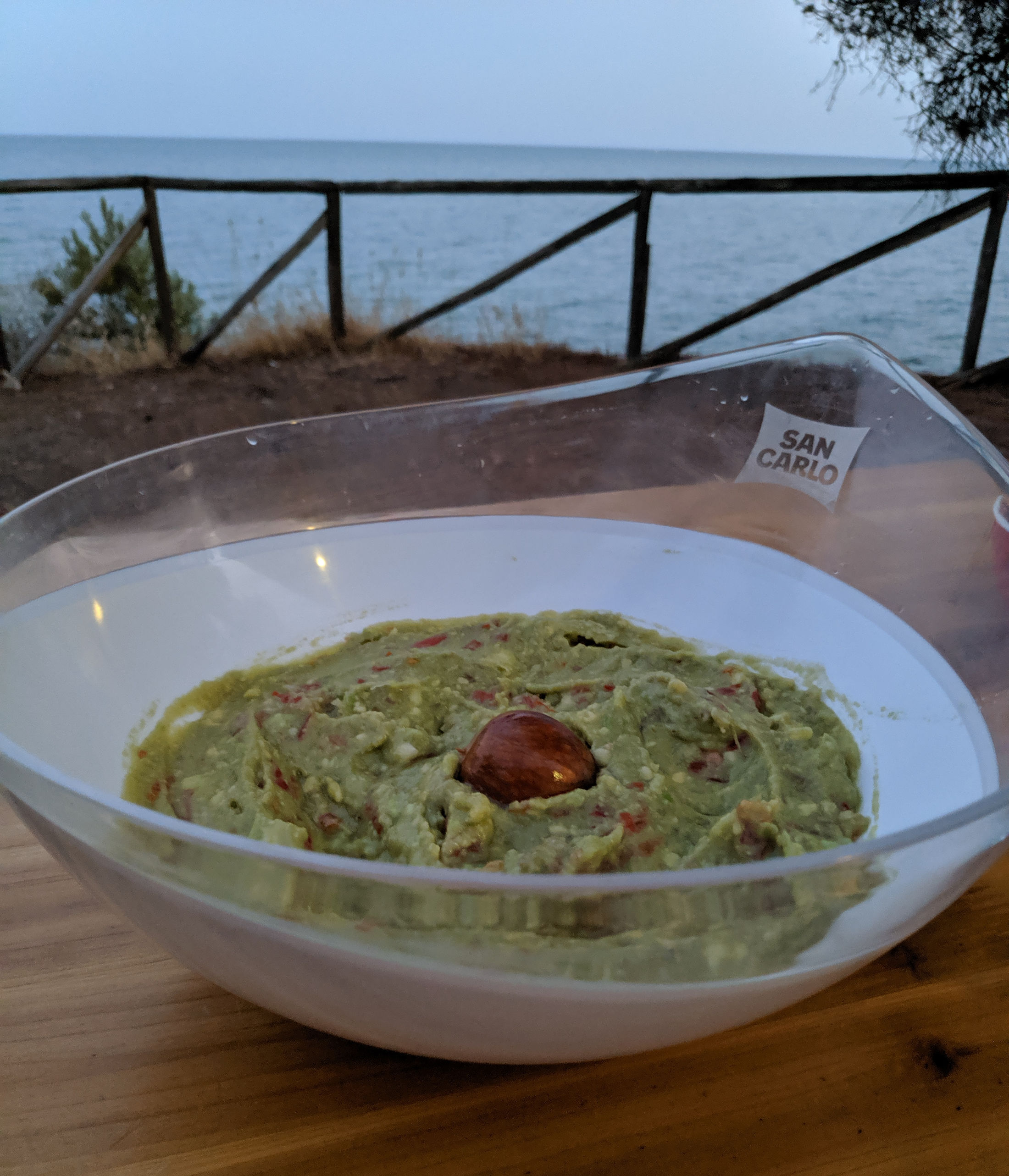 Un invitante foto di guacamole.