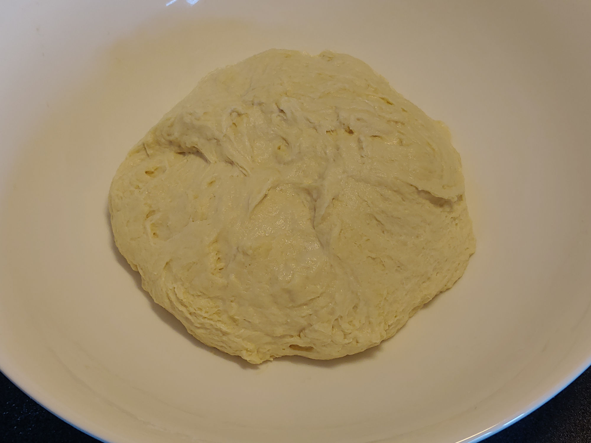 Ingredienti per il pane mescolati.