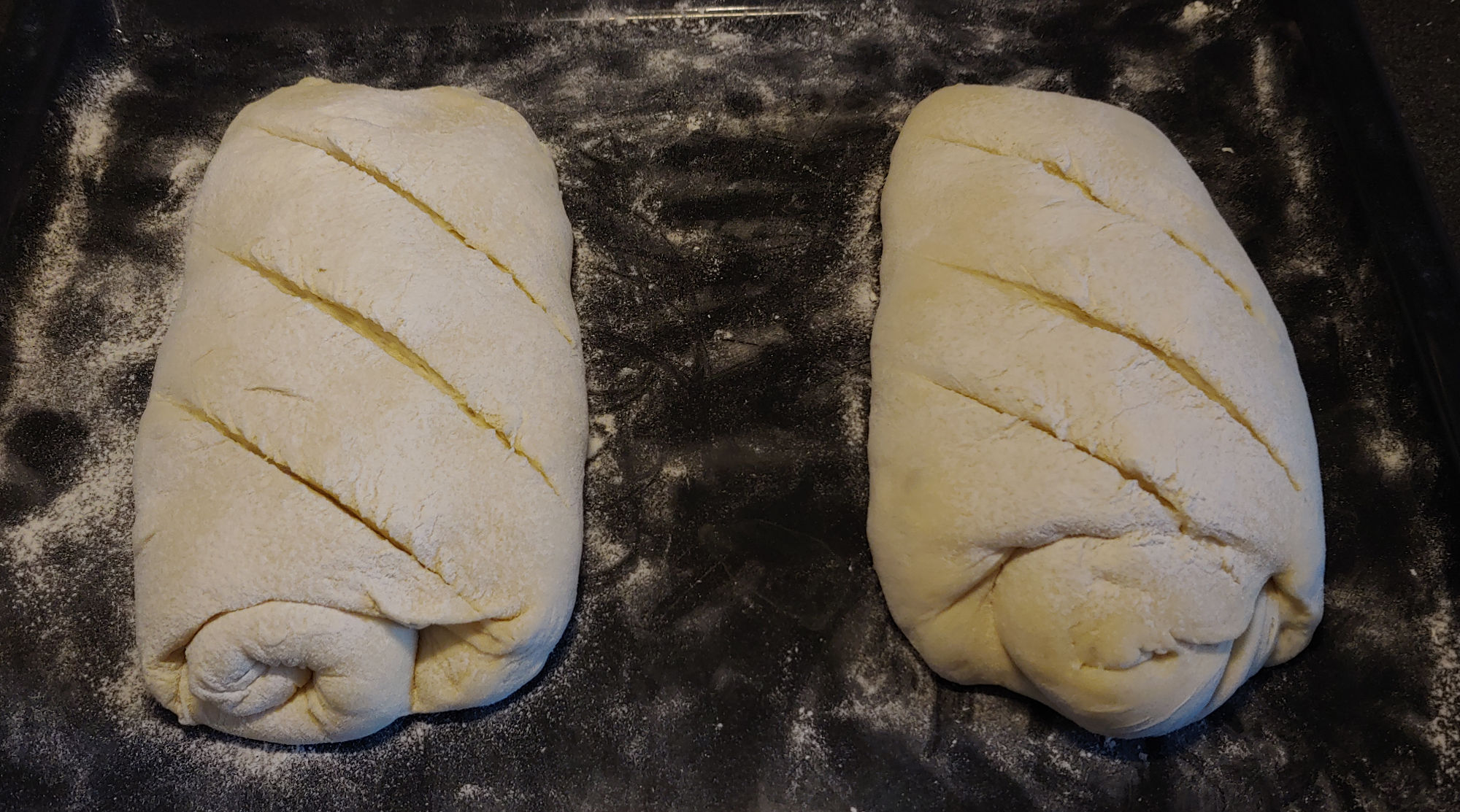 Ingredienti per il pane nella ciotola.