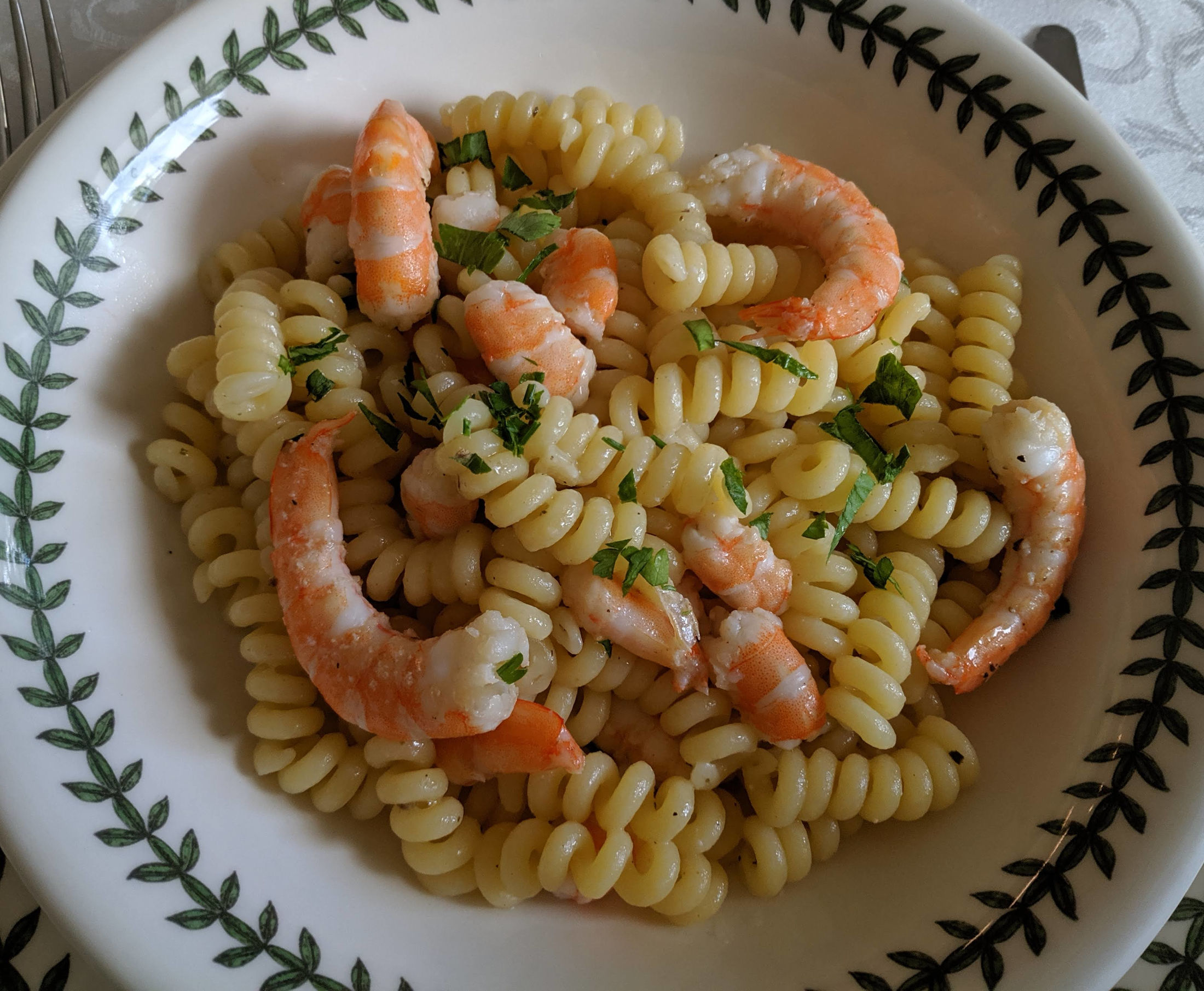 Un invitante foto di pasta con le mazzancolle.