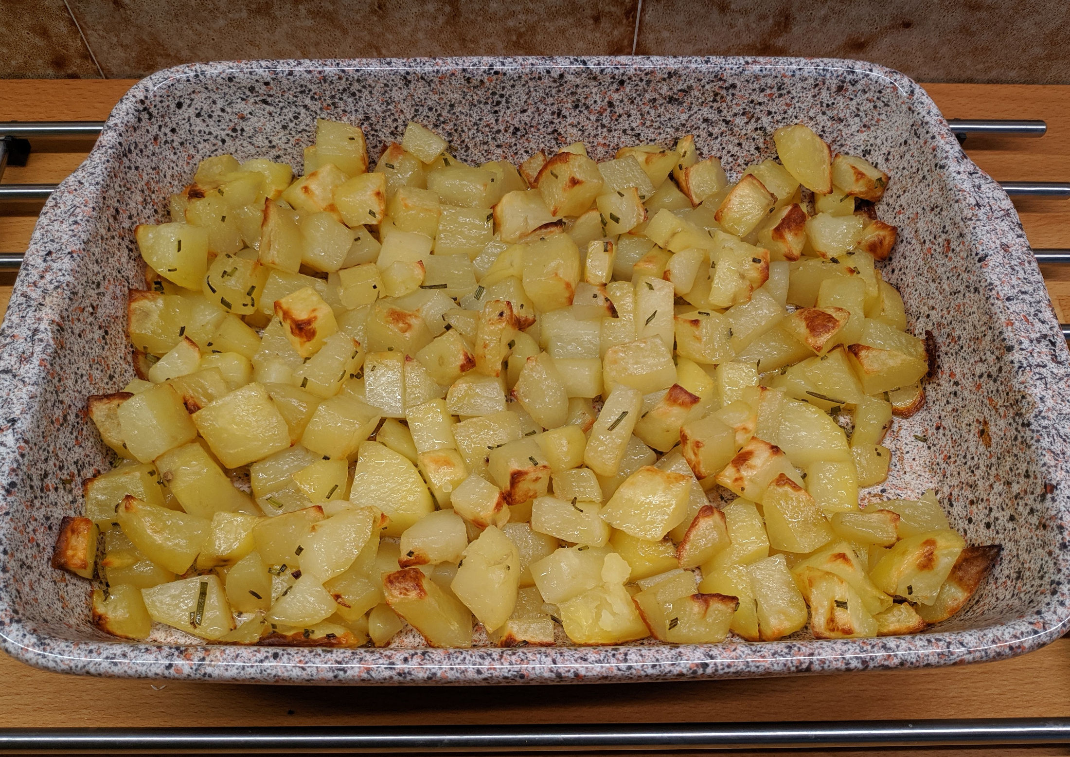 Un invitante foto di patate al forno.